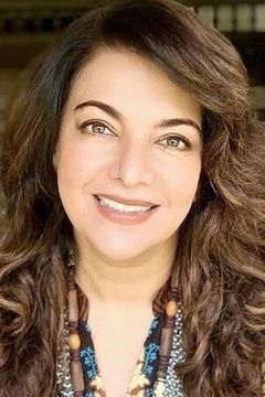 Divya Seth Shah interpreta Ashwin's mother