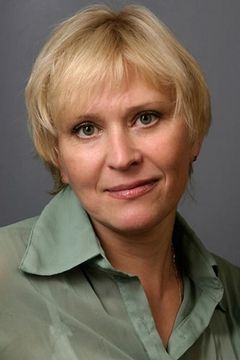 Anna Gulyarenko interpreta Masha's Mother