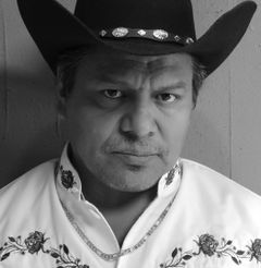 Dagoberto Gama interpreta Que Pasa