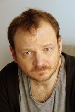 Stéphane Pézerat interpreta Inspecteur Pulaski