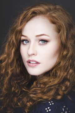 Madison Hall interpreta Alicia Lujan