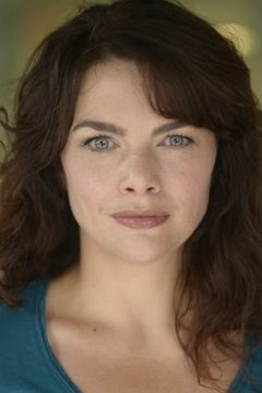 Corrie Danieley interpreta Betty Ireton