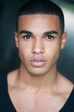 Lucien Laviscount interpreta John