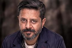 Ravin J. Ganatra interpreta 1st Security Guard