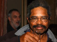 Cecil Brown interpreta Big Guy