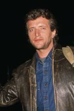 Page Fletcher interpreta Mallik