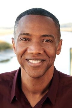 J. August Richards interpreta Billy Desmond