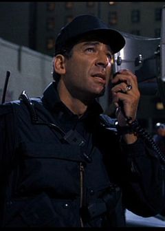 Michael Gregory interpreta Rebel Lieutenant