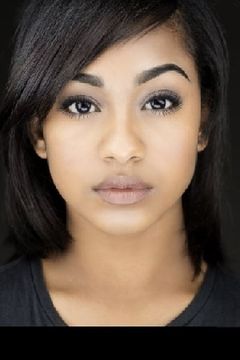 Tetona Jackson interpreta Courtney