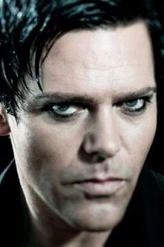 Richard Kruspe interpreta Himself