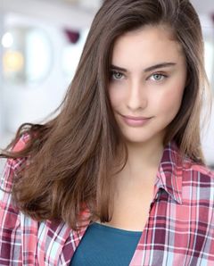 Francisca Estevez interpreta Amber