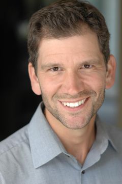 Michael Laurino interpreta Will Gaines