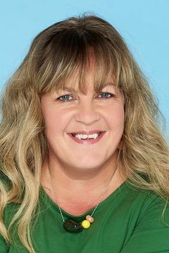 Lorraine Stanley interpreta Tina