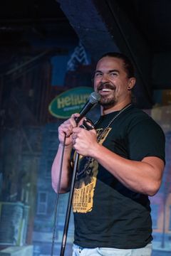 Cory Kastle interpreta Wrestler (uncredited)