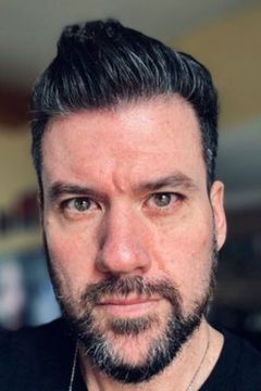 Matthew Blazi interpreta Zombie (uncredited)
