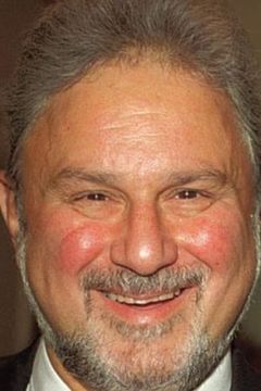 Michael P. Moran interpreta Herb