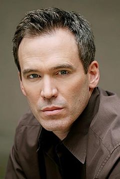 Paige Carl Griggs interpreta Dave (Deputy)