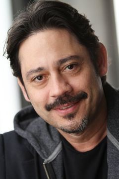 Matt Skollar interpreta Peppy's Assistant