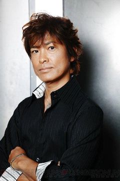 Toru Furuya interpreta Seiya (voice)