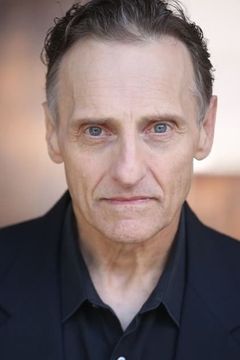 Tobe Sexton interpreta Teenage Freddy Krueger