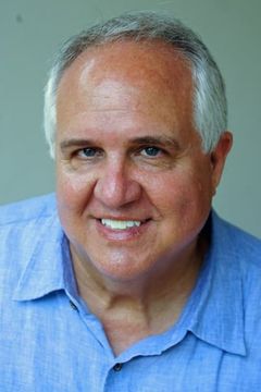 Randall M. Corsi interpreta Robe