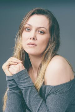 Bernadette Brown interpreta Caroline Salter
