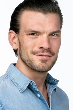 Ryan Czerwonko interpreta Young Bar Regular