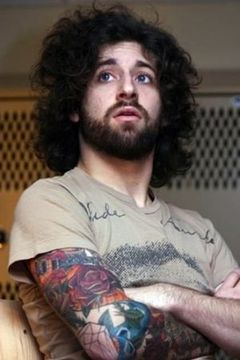 Joe Trohman interpreta Self (Fall Out Boy)