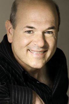 Larry Miller interpreta Underchief / CIA Chief