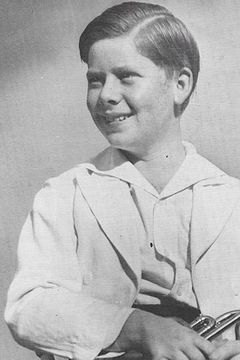 Benny Bartlett interpreta Man with Miss Torso (uncredited)