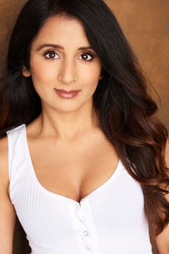 Demi Mann interpreta Beautiful Party Girl
