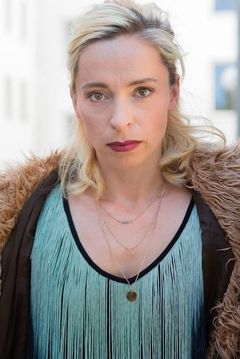 Katharina Behrens interpreta Sascha