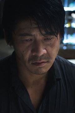 Kirt Kishita interpreta Paul Wang