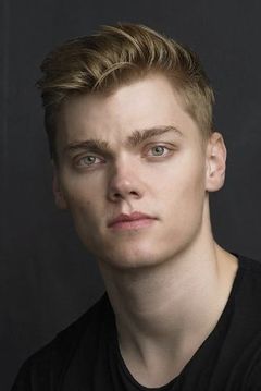 Levi Meaden interpreta Sam