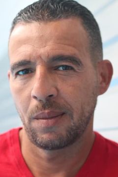Akim Chir interpreta Igon Sirus Guard
