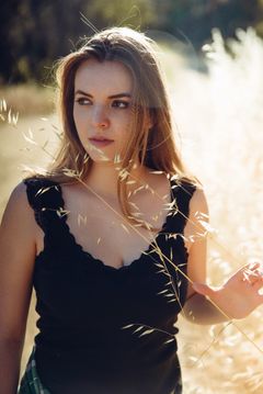 Victoria Martonne interpreta Fashion Editor