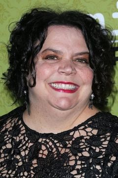 Jen Ray interpreta Nancy Donahue