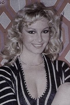 África Pratt interpreta Esperanza