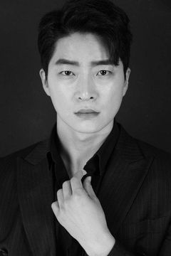 Woo Choong-hyun interpreta Party dancer