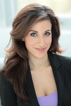 Shay Galor interpreta Maria