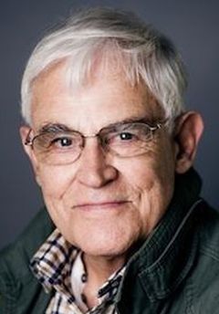 Bernard Lloyd interpreta Archbishop of Canterbury