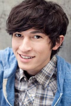 Aaron Landon interpreta Busboy