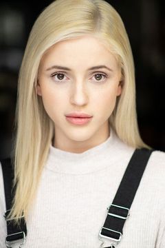 Skylar Radzion interpreta Valerie