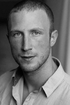 Craig Whittaker interpreta Idiot