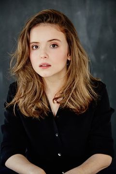 Lara Robinson interpreta Lucinda Embry / Abby Wayland