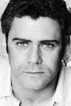 Daniel Ainsleigh interpreta William