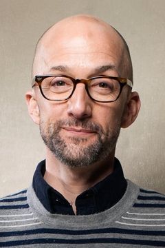 Jim Rash interpreta Lance Vespertine