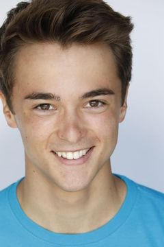 Leonardo Cecchi interpreta Alex Leoni
