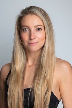 Josslyn Farrow interpreta Dancer
