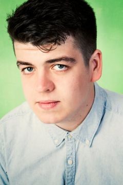 Joseph Moore interpreta Young Henry